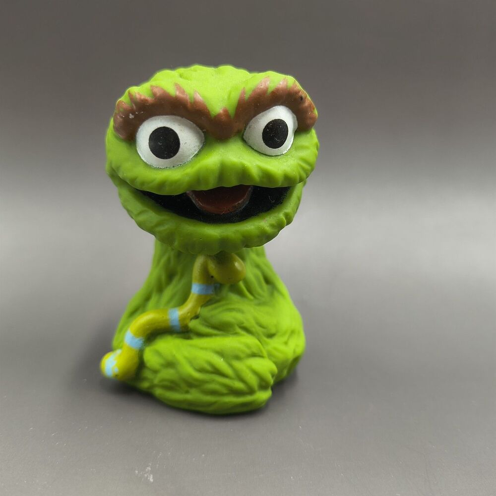 Vintage Sesame Street Oscar Grouch & Slimey Worm PVC Finger Puppet Figure Muppet